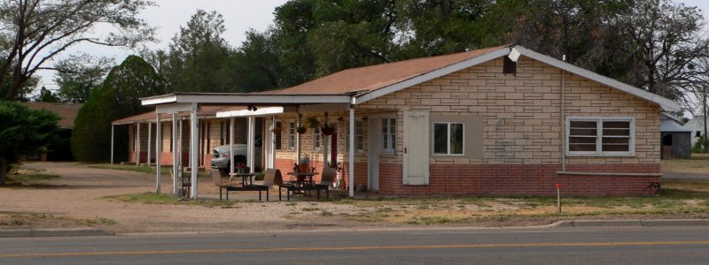 Vega Motel (Vega, Texas) W bldg from NE 1
