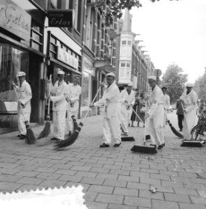 Vegers in wit costuum, Bestanddeelnr 912-7334
