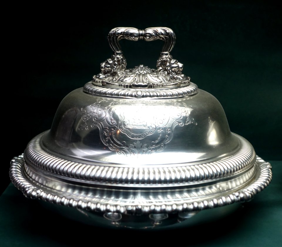 Vegetable dish and cover (one of a pair), Paul Storr, London, 1809-1810, silver - Fowler Museum - University of California, Los Angeles - DSC02568