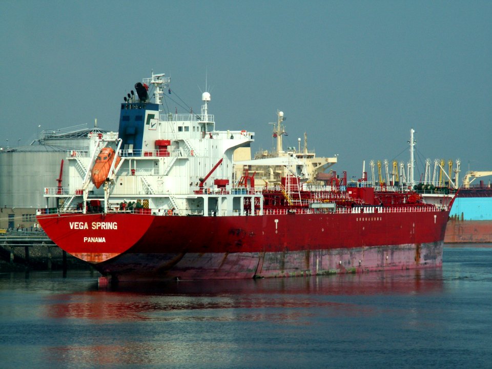 Vega Spring p6 at the '7e Petroleumhaven', Port of Rotterdam, Holland 23-Jul-2006