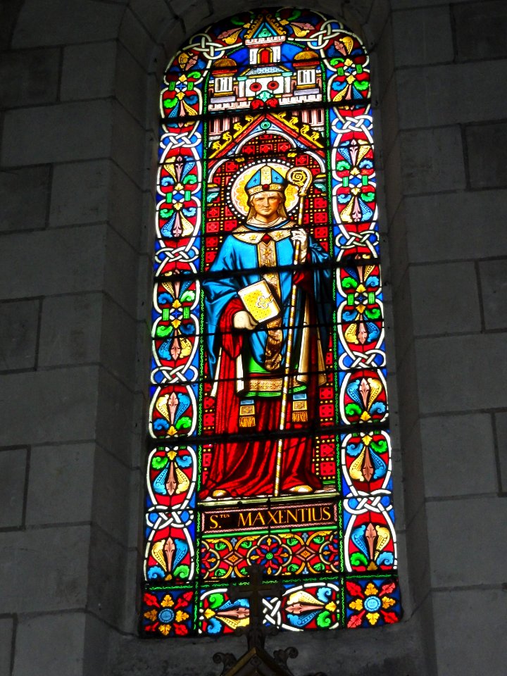 Veigné (Indre-et-Loire) église, vitrail 06
