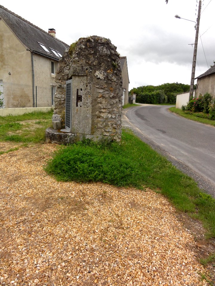 Veigné (Indre-et-Loire) Vieux puits