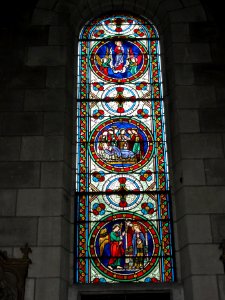 Veigné (Indre-et-Loire) église, vitrail 02