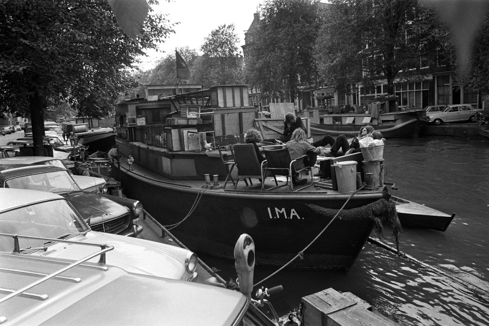 Veestapel op woonboot in Prinsengracht Amsterdam, Bestanddeelnr 924-8122