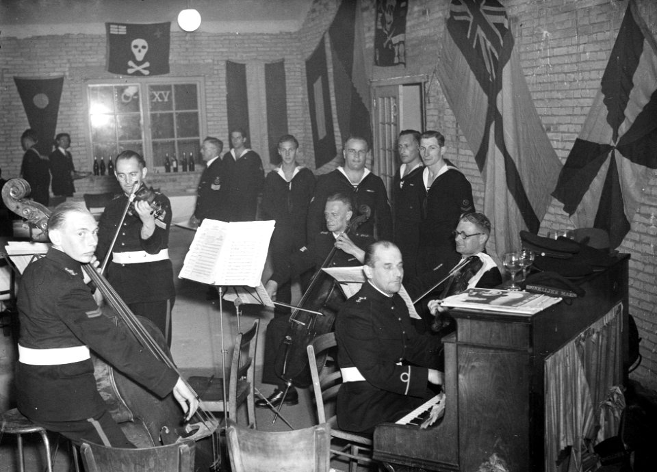 Veertig-jarig jubileum Onderzeedienst.. Diner officieren reunisten. Orkest, Bestanddeelnr 902-2287