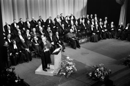 Veertigjarig bestaan van Nijmeegse universiteit twee eredoctoraten uitgereikt P, Bestanddeelnr 915-6395