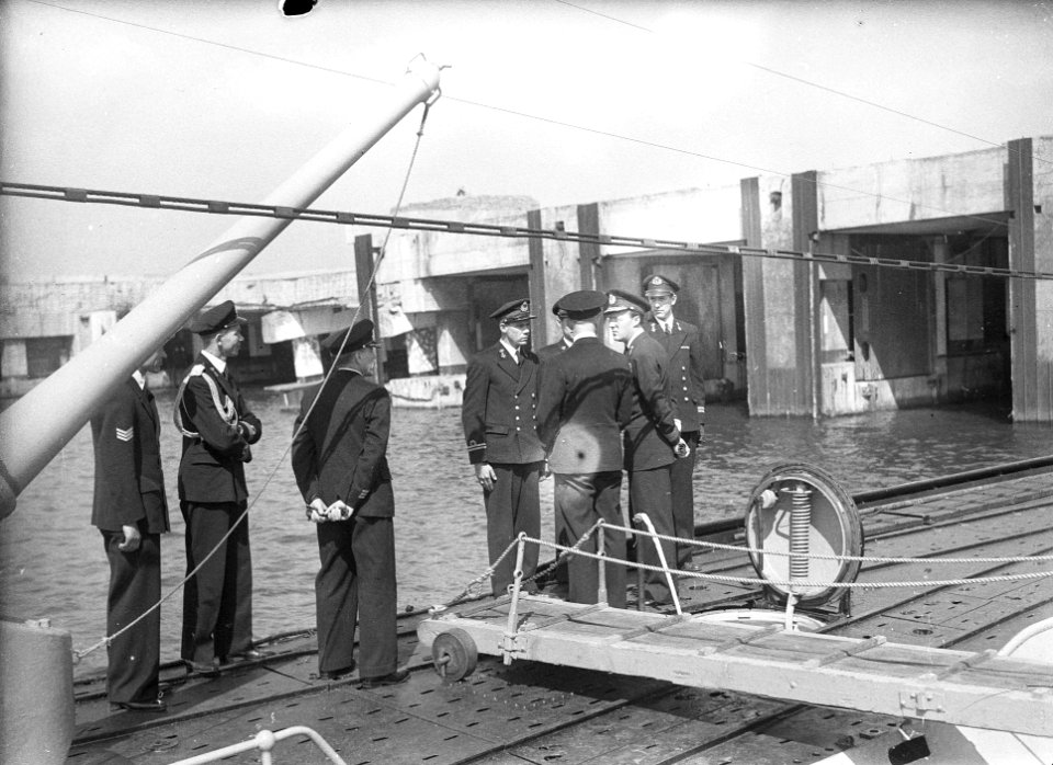 Veertig-jarig jubileum Onderzeedienst. Prins Bernhard bezoekt onderzeeboot basi…, Bestanddeelnr 902-2282