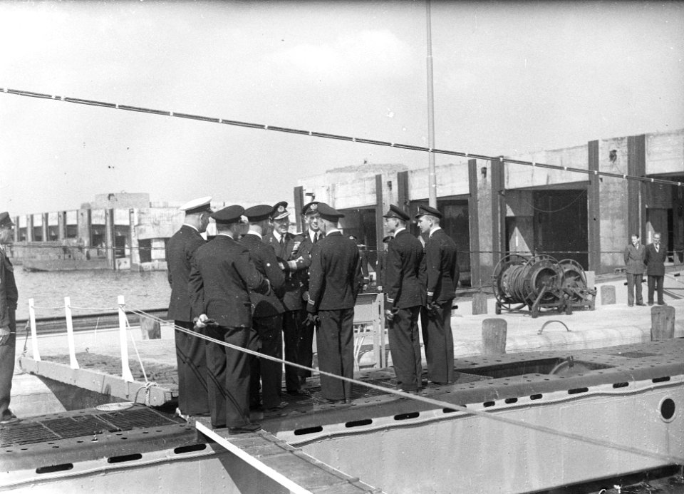 Veertig-jarig jubileum Onderzeedienst. Prins Bernhard bezoekt onderzeeboot basi…, Bestanddeelnr 902-2283
