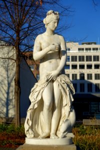 Venus pudica (Aphrodite pudica) by Ludwig von Hofer - Schlossgarten Stuttgart - Stuttgart, Germany - DSC02623