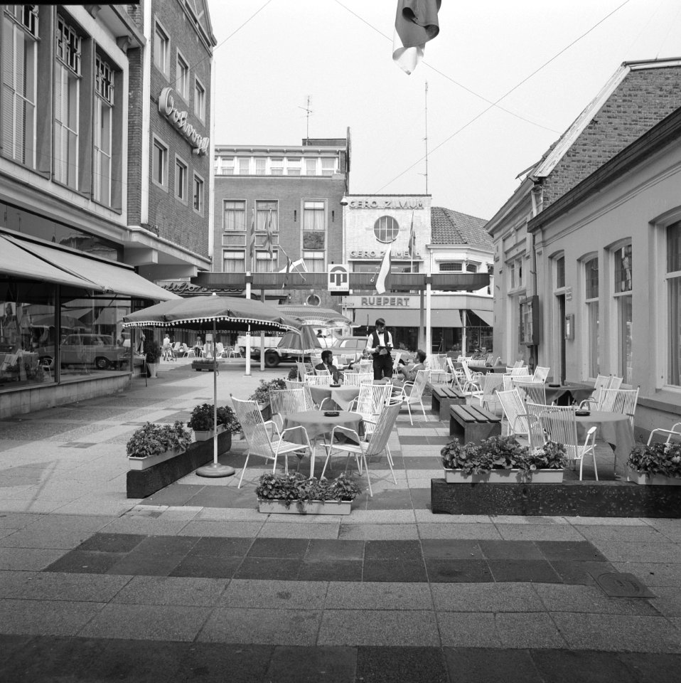 Verbeteringen, winkels, binnenstad, Bestanddeelnr 167-0135