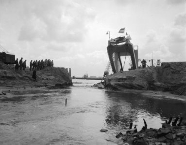 Verbinding Europoort uit zee, detail gat met zuiger, Bestanddeelnr 911-5525