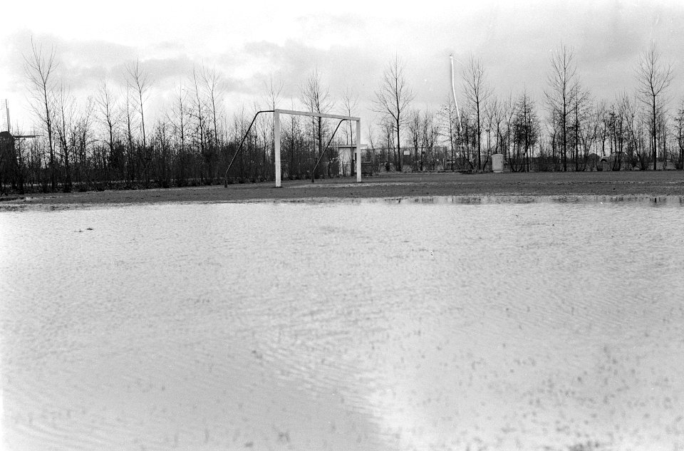 Velden afgekeurd, een terrein op Ookmeer sportcomplex, Bestanddeelnr 919-8471