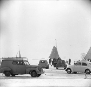Vele sporten op de Gouwzee nabij Monnickendam, Bestanddeelnr 914-7075