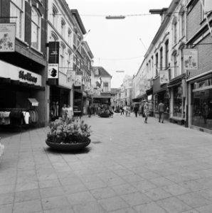 Verbeteringen, winkels, binnenstad, Bestanddeelnr 167-0133