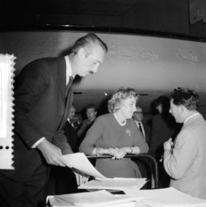 Vera Lynn repeteert met Dolf van de Linden voor NCRV, Bestanddeelnr 910-8335