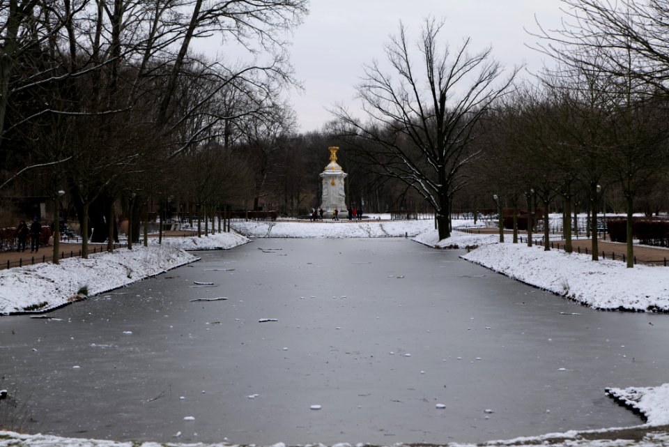 Venusbassin Tiergarten Berlin with ice and snow 2021-02-06 07