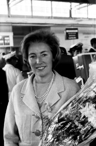 Vera Lynn voor een kort optreden in ons land Aankomst op Schiphol, Bestanddeelnr 915-5315