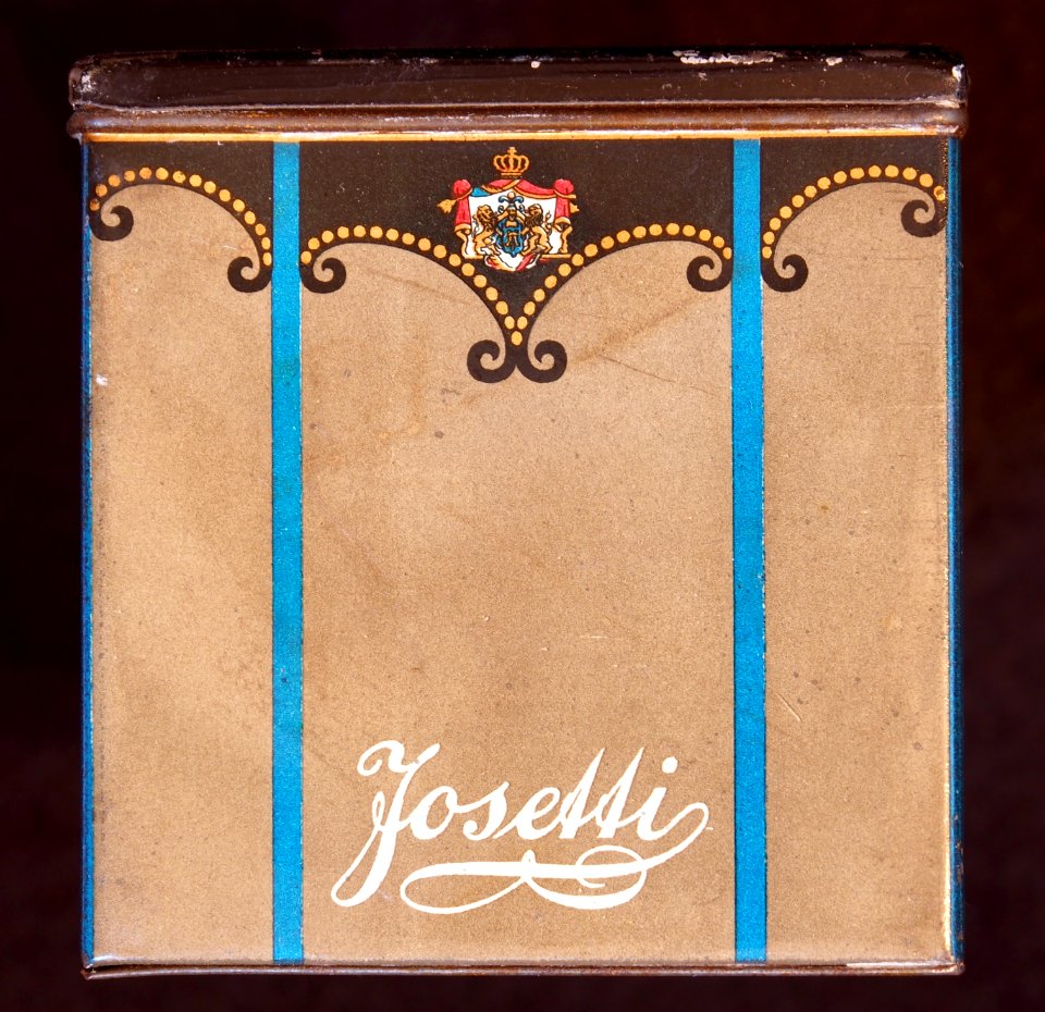Vera Josetti cigaretets tin, front