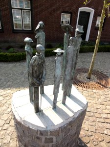 Venray Oirlo, sculptuur Zo Verscheiden, Toch Een, door Mieke van Uden 2000