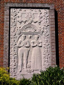 Venray Geijsteren, grote grafsteen tegen St.Willibrorduskerk