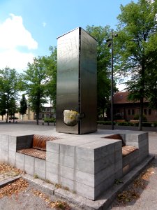 Venhorst monument op kerkplein zijden 3 en 4