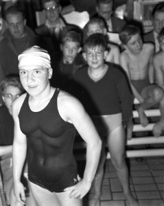 Verbetering Nederlands record 400 meter schoolslag Nieuw record Ada den Maan, Bestanddeelnr 908-1513