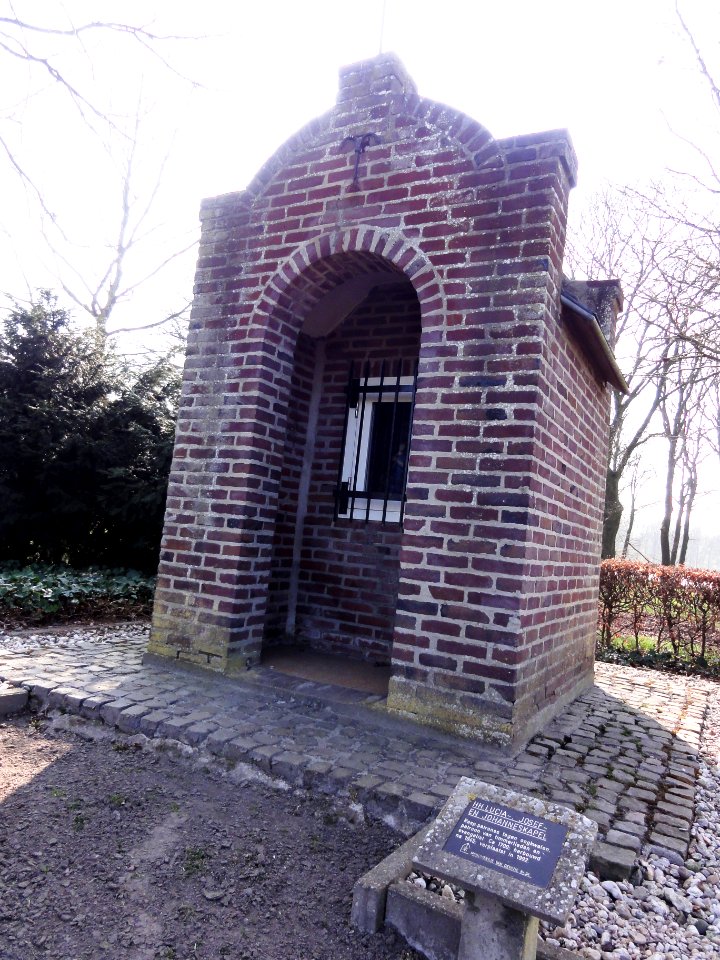 Venray Castenray, wegkapelletje HH.Lucia-, Josef- en Johanneskapel