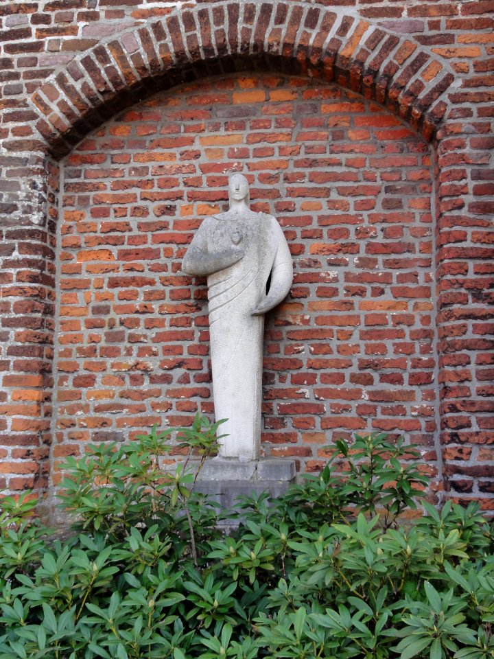 Venray Blitterswijck, Rijksmonument 28433, O.L.V. Geboortekerk modern buitenbeeld H.Hart