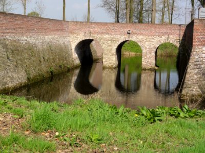 Venray Geijsteren, Rijksmonument 28441 kasteelruine voorste grachtbrug