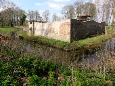 Venray Geijsteren, Rijksmonument 28441 kasteelruine gerestaureerde ommuring