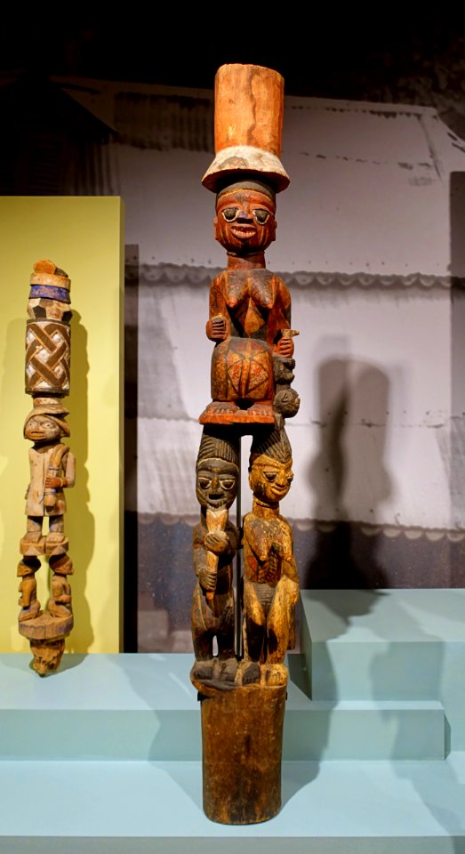 Veranda post (opo), Yoruba peoples, Ekiti, Nigeria, collected before 1925, wood, pigment - Fowler Museum - University of California, Los Angeles - DSC02443
