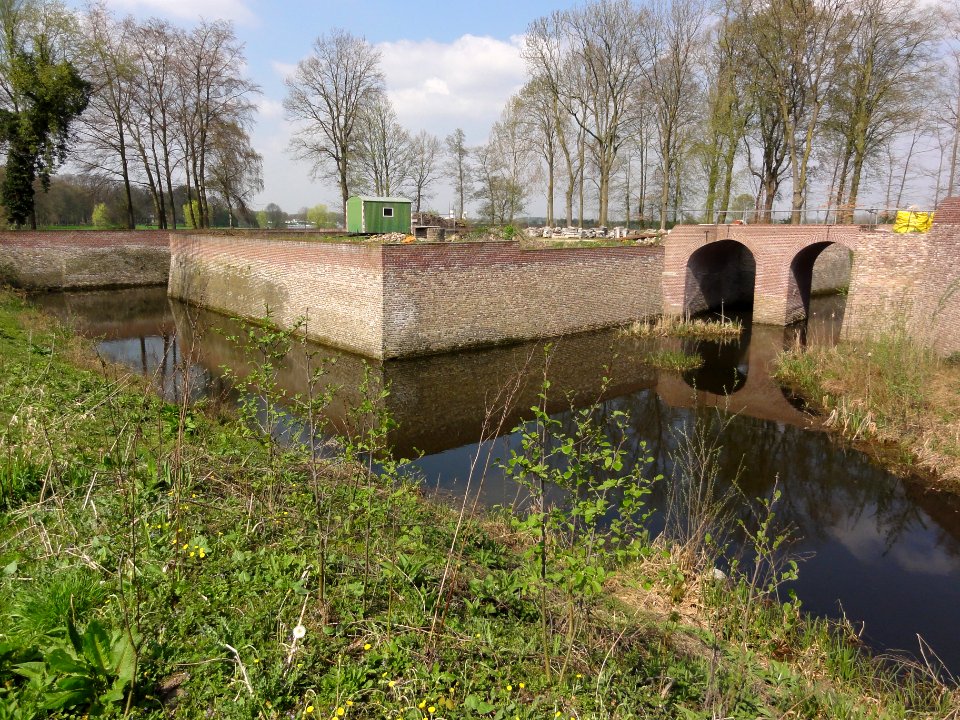 Venray Geijsteren, Rijksmonument 28441 kasteelruine tweede grachtbrug