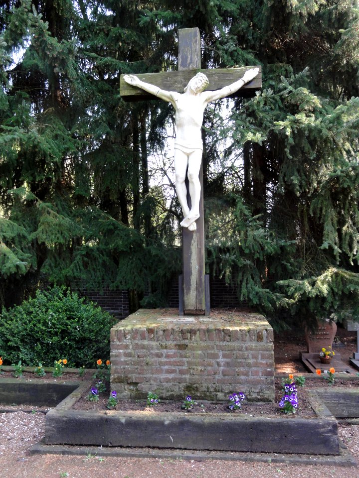 Venray Oirlo, kruisbeeld op kerkhof