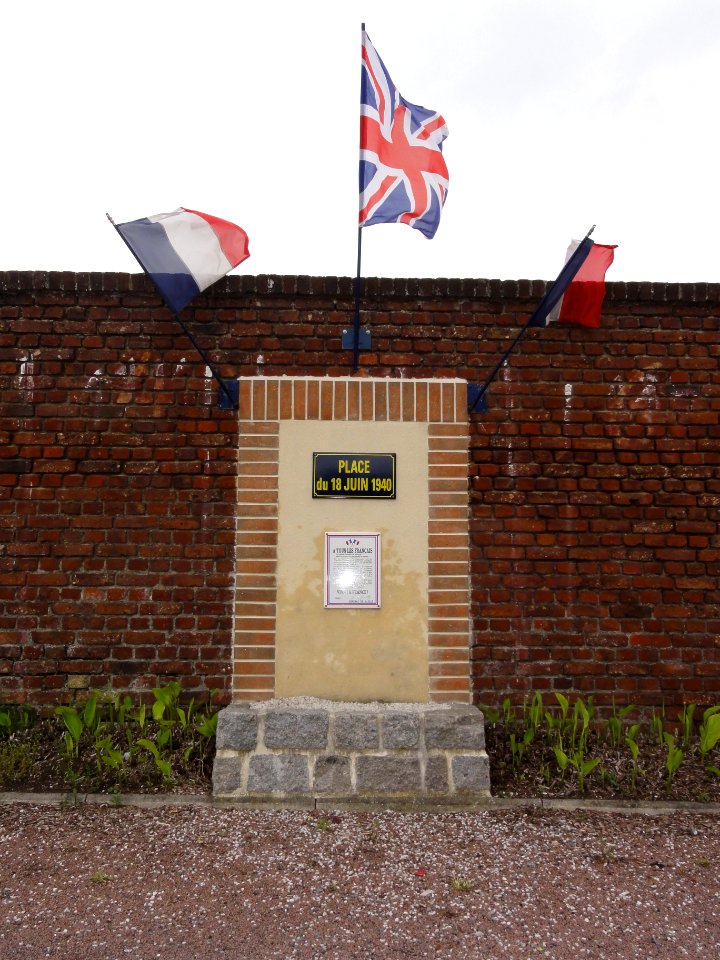 Vendeuil (Aisne) mémorial place du 18 juin 1940