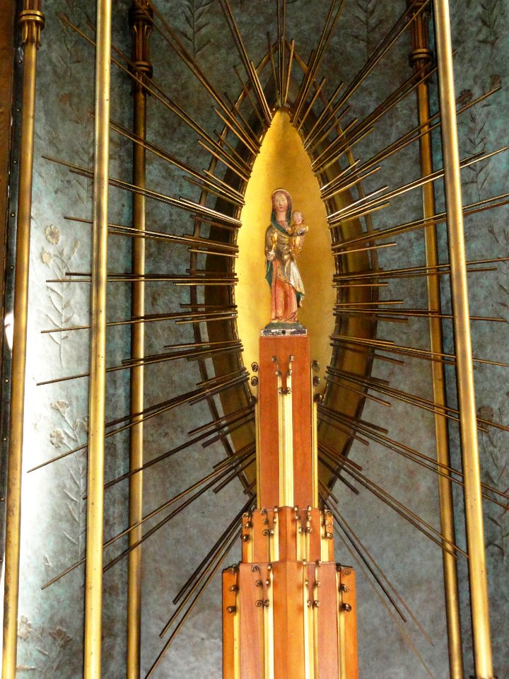 Venray Oostrum, Rijksmonument 37228 O.L.V. kerk Maria-altaar detail met Mariabeeld 15e eeuw