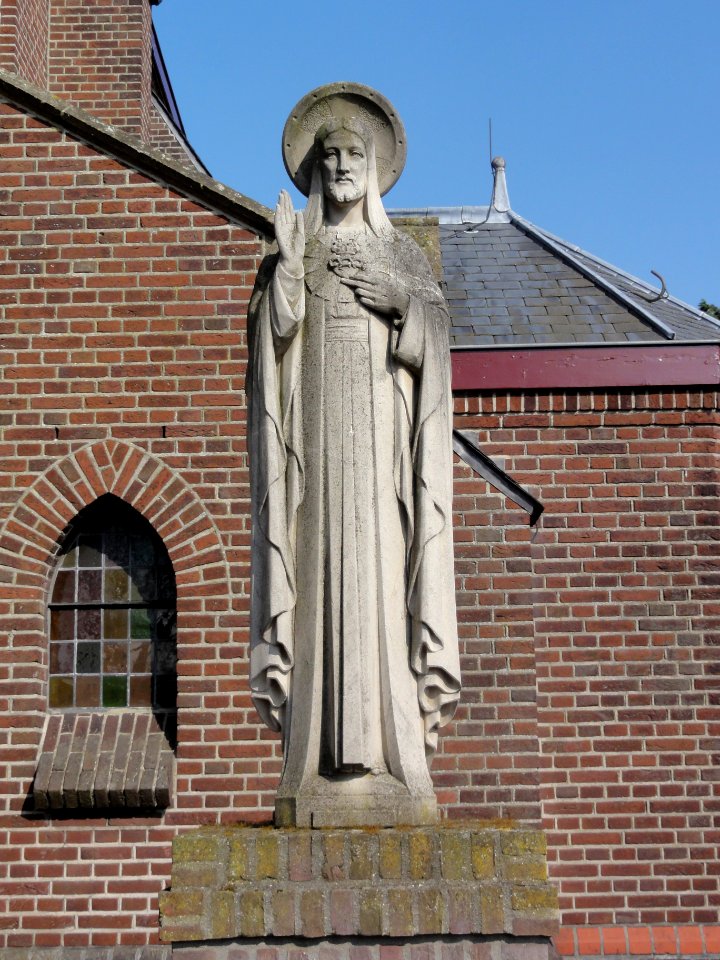 Venray Castenray, bij de kerk, H.Hartbeeld door Jac. Sprenkels, 1931