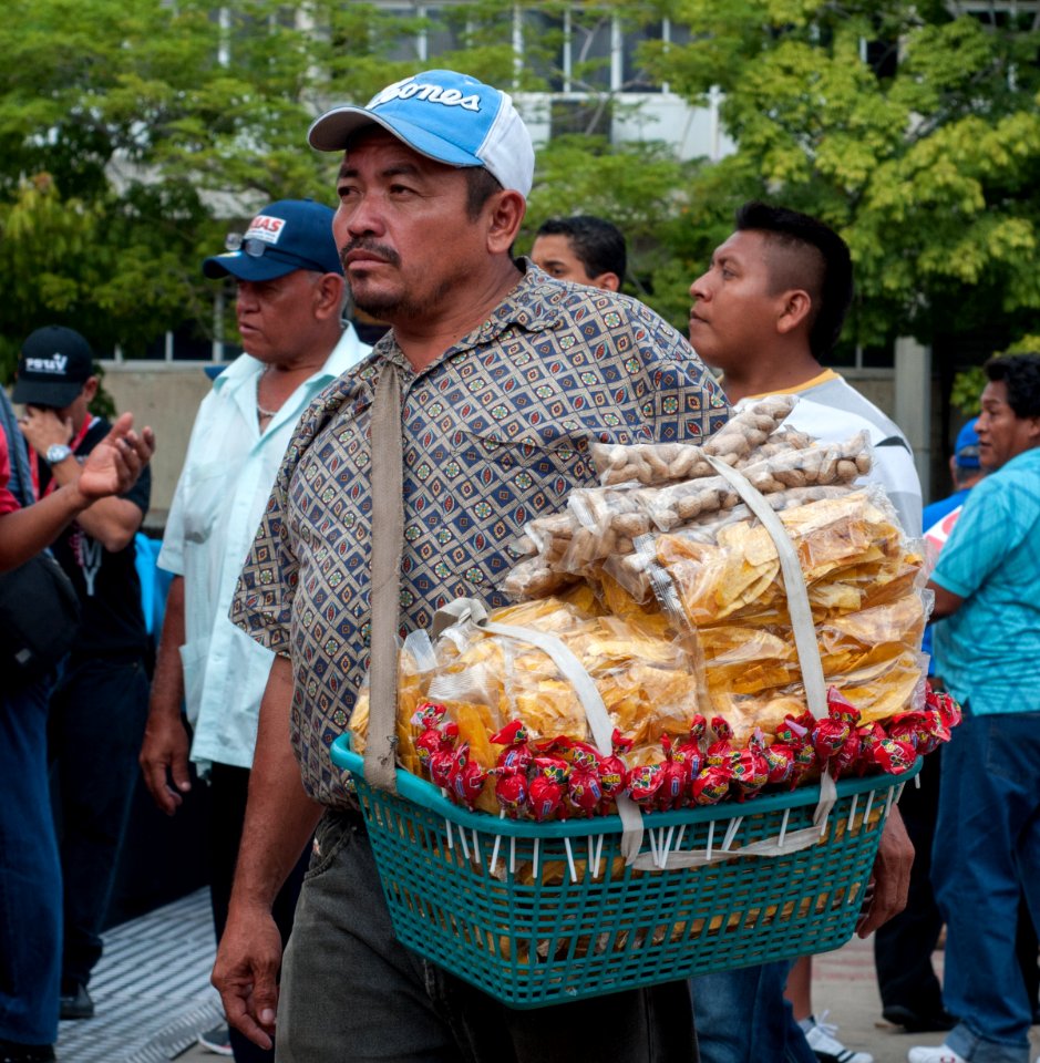 Vendedor ambulante o buhonero del centro de Maracaibo 2
