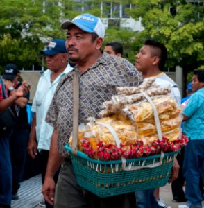 Vendedor ambulante o buhonero del centro de Maracaibo 2