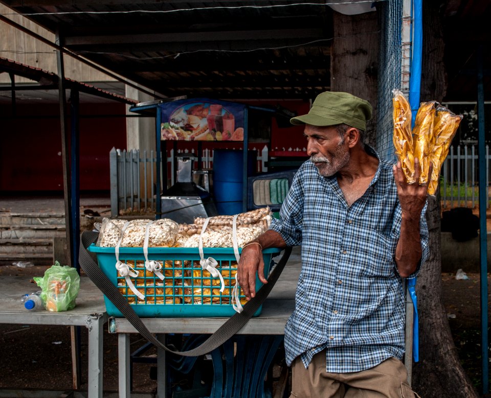 Vendedor de Plátano frito, cotufas y maní