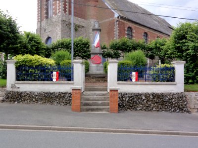 Vendegies-au-Bois (Nord, Fr) monument aux morts