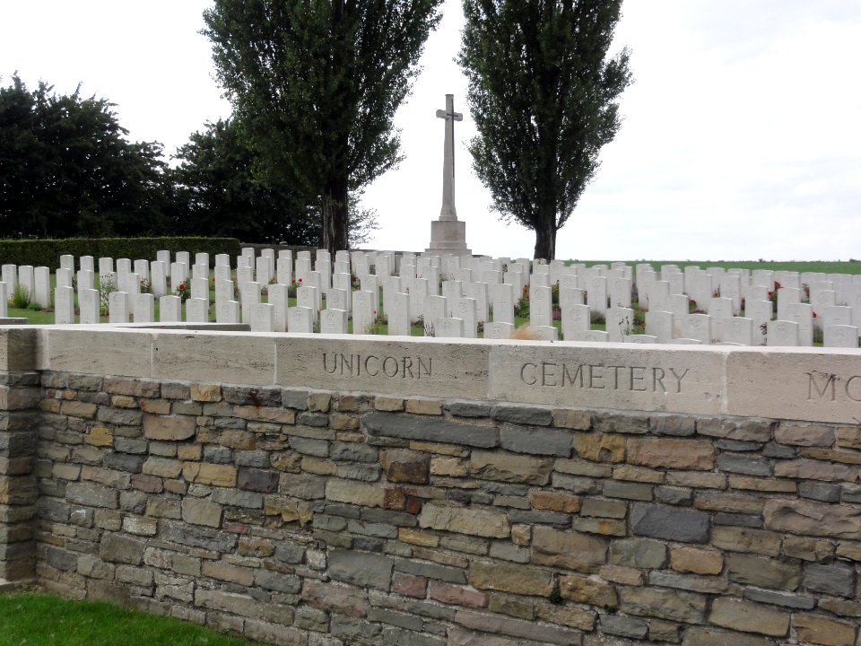 Vendhuile (Aisne) Unicorn Cemetery (02)