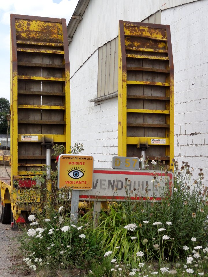 Vendhuile (Aisne) city limit sign