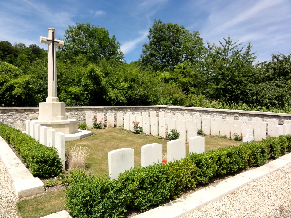 Vendresse-Beaulne (Aisne) CWGC Vendresse churchyard