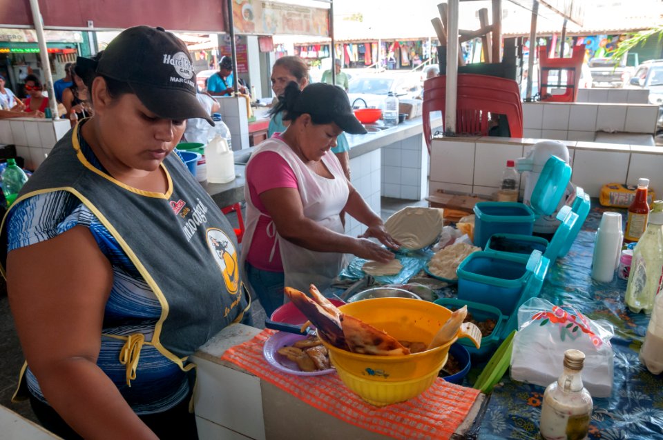 Vendedoras de Empanada en el Mercado de Conejero