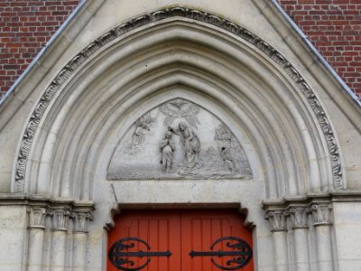 Vendeuil (Aisne) église extérieur, tympan