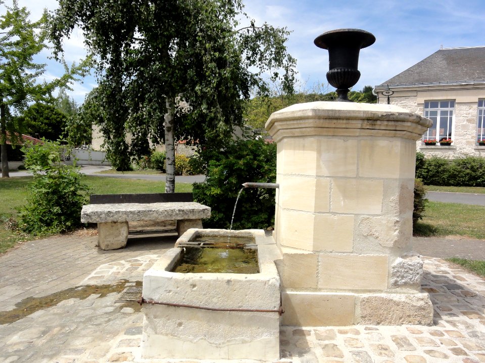 Vendresse-Beaulne (Aisne) fontaine - abreuvoir