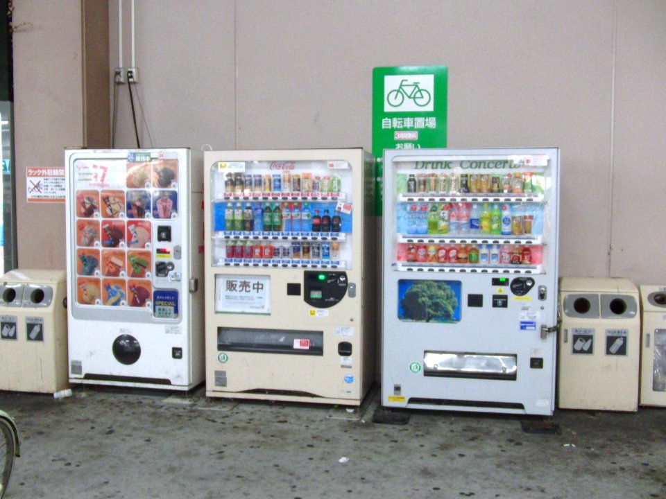 Vending machines in ÆON Kireuriwari shopping center
