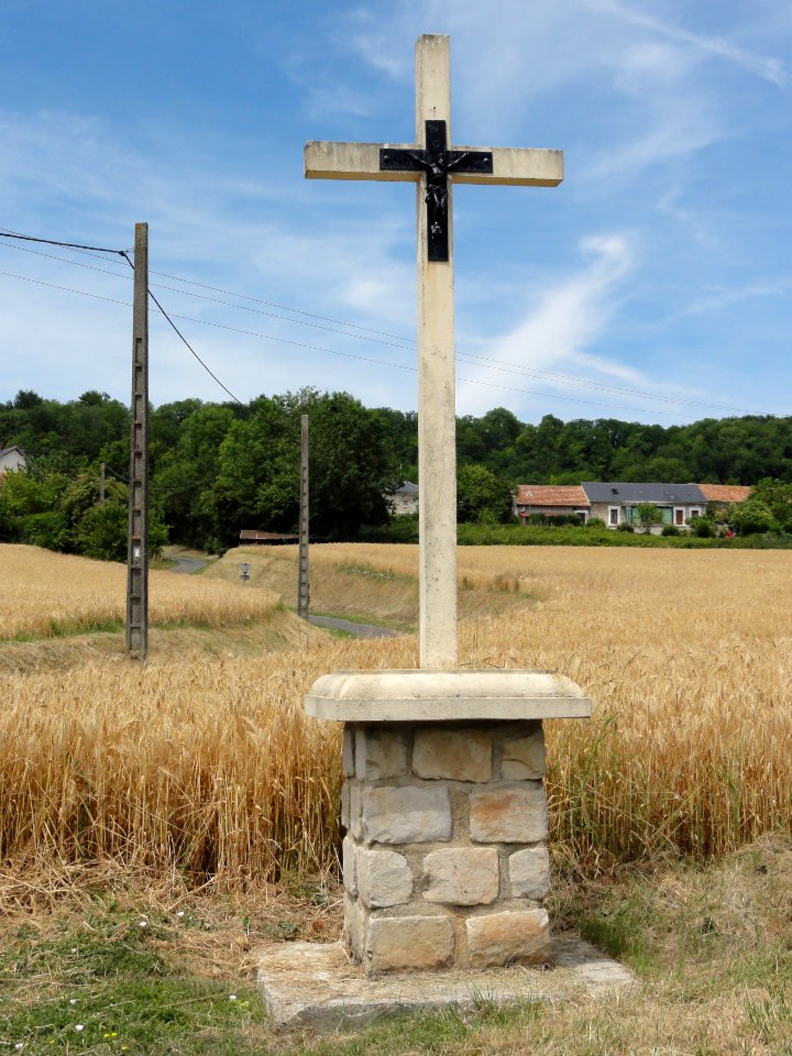 Vendresse-Beaulne (Aisne) croix de chemin au hameau La Mal Bâtie