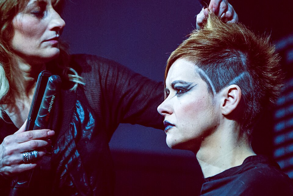 Women hairdresser cut