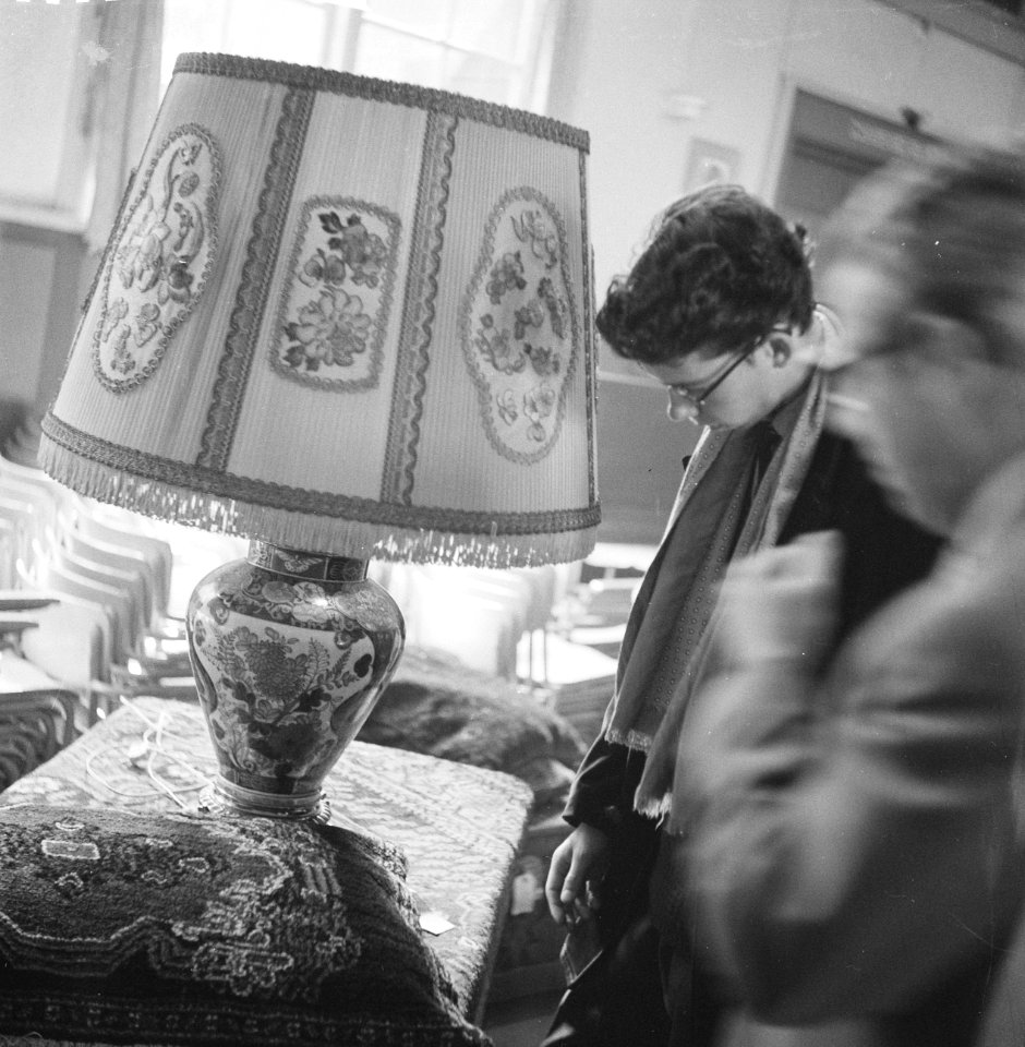 Veiling boedel van hoofdkassier. Schemerlamp, Bestanddeelnr 912-8421